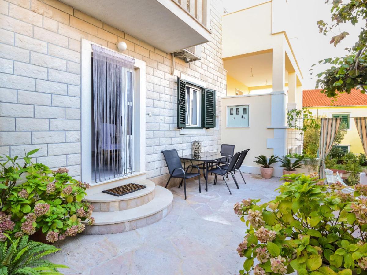 Apartment Ana - Brc100 By Interhome Supetar Dış mekan fotoğraf