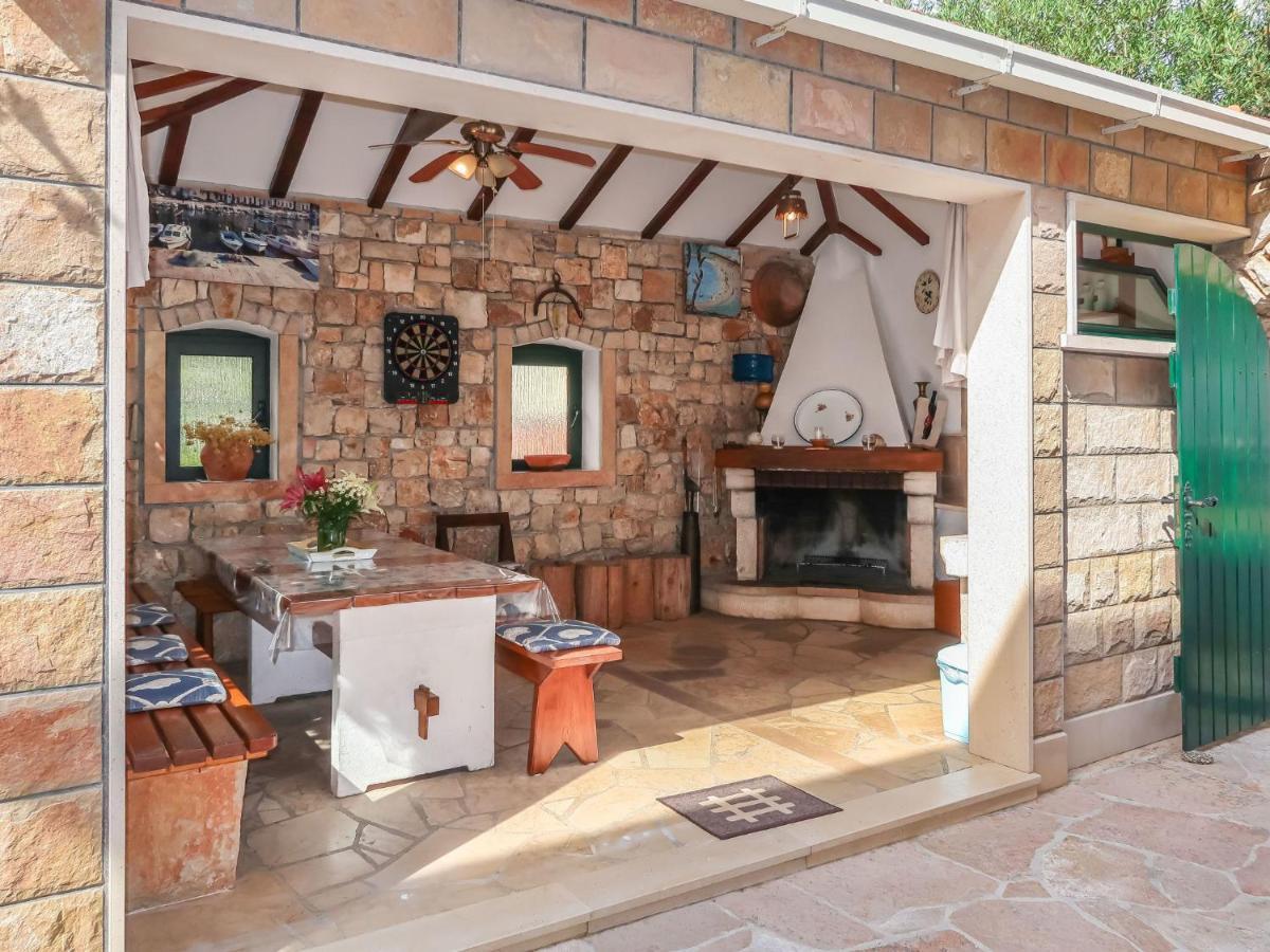 Apartment Ana - Brc100 By Interhome Supetar Dış mekan fotoğraf